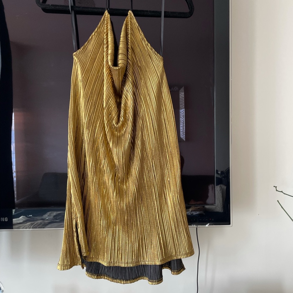 NWT! GORGEOUS GOLD Donna Mizani Tank!